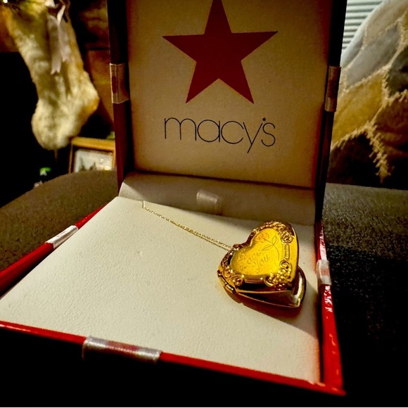 Macy's 14kt Gold Heart Locket Necklace - Picture 1 of 5
